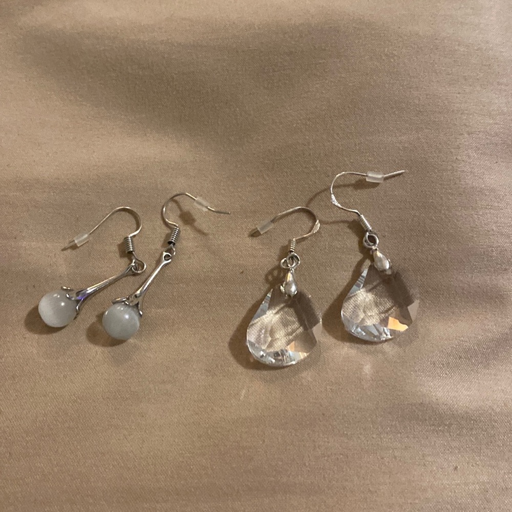 Silver set of earrings with glass stones